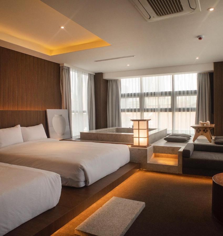 Uh Suite The Myeongdong Сеул Экстерьер фото