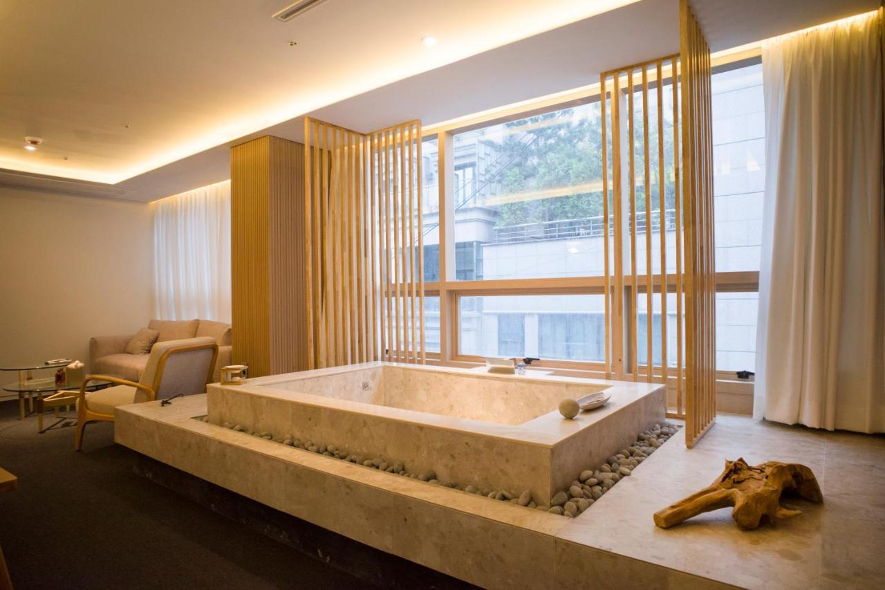 Uh Suite The Myeongdong Сеул Экстерьер фото