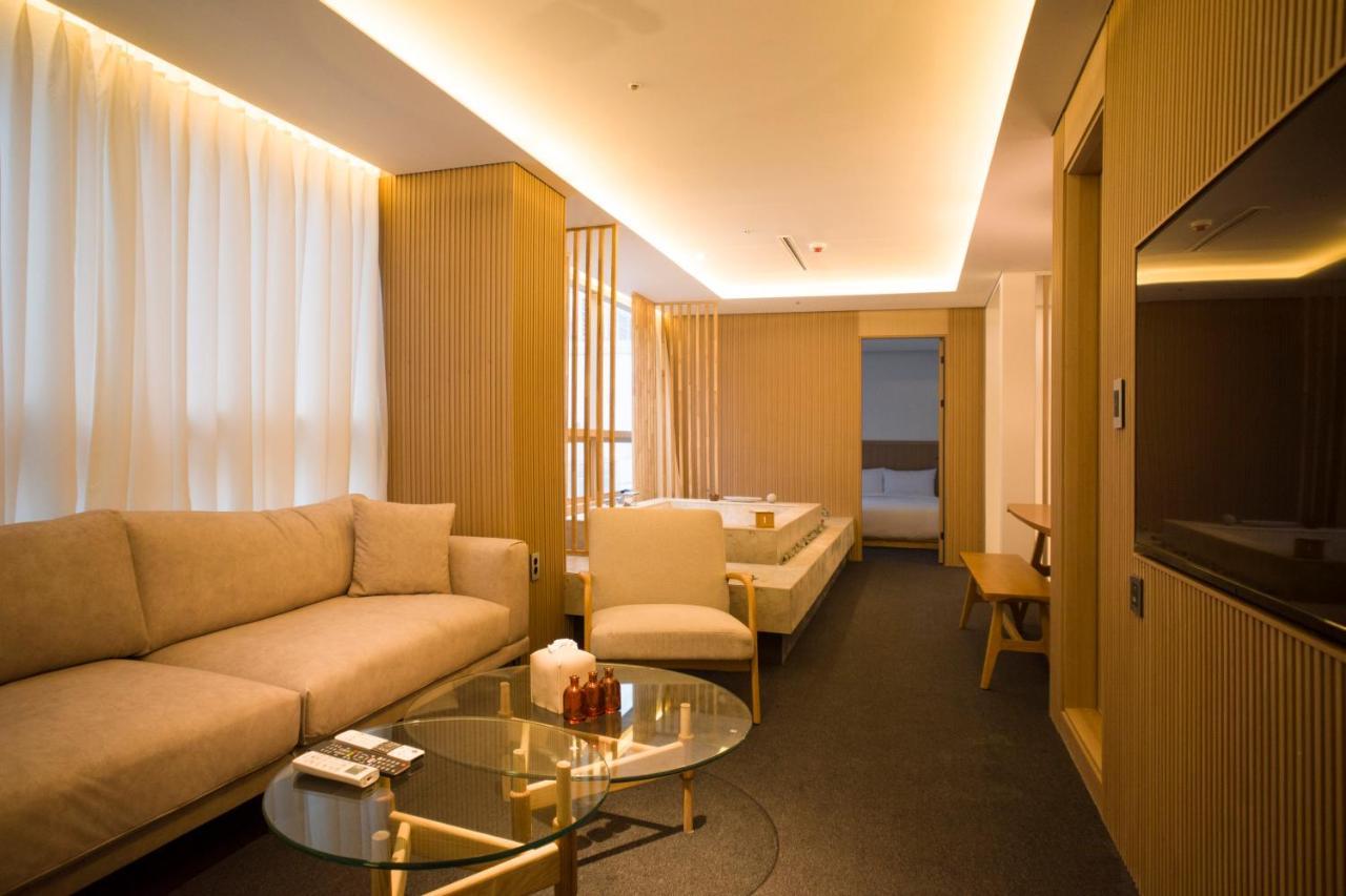 Uh Suite The Myeongdong Сеул Экстерьер фото