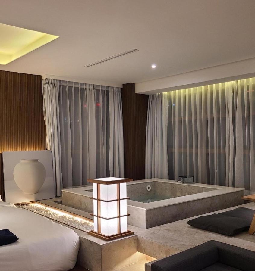 Uh Suite The Myeongdong Сеул Экстерьер фото