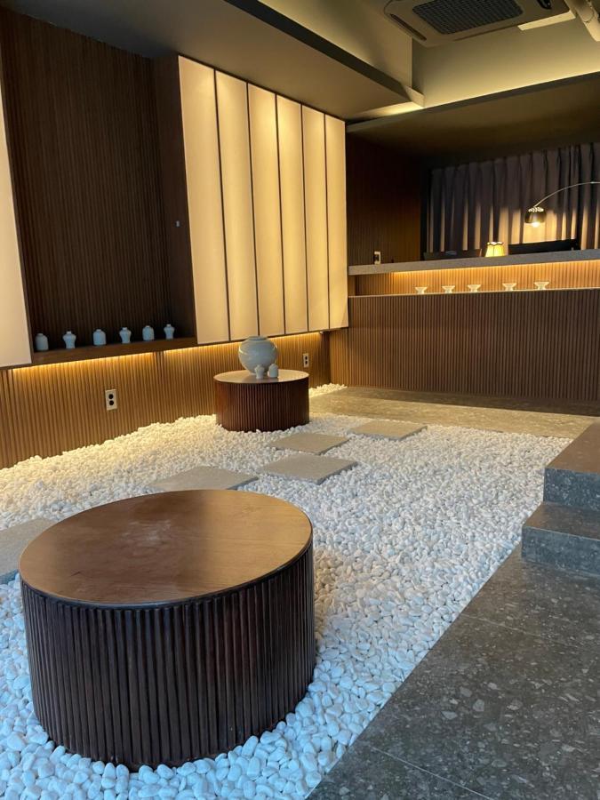 Uh Suite The Myeongdong Сеул Экстерьер фото