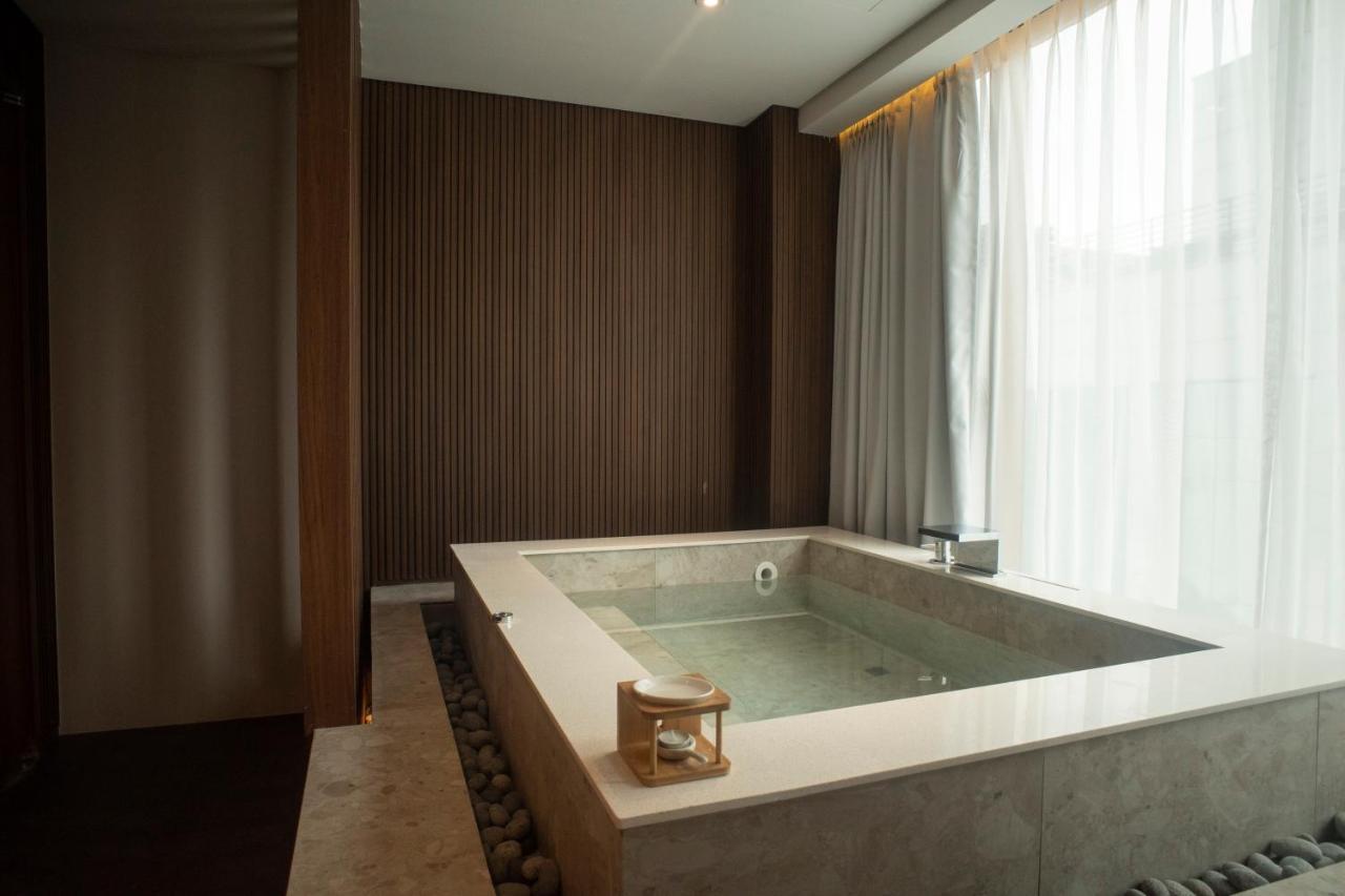 Uh Suite The Myeongdong Сеул Экстерьер фото