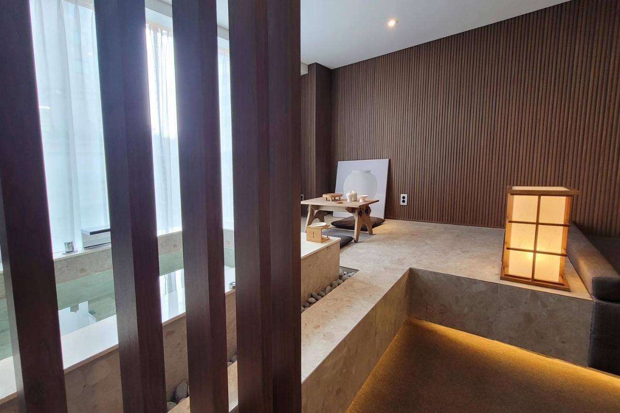 Uh Suite The Myeongdong Сеул Экстерьер фото