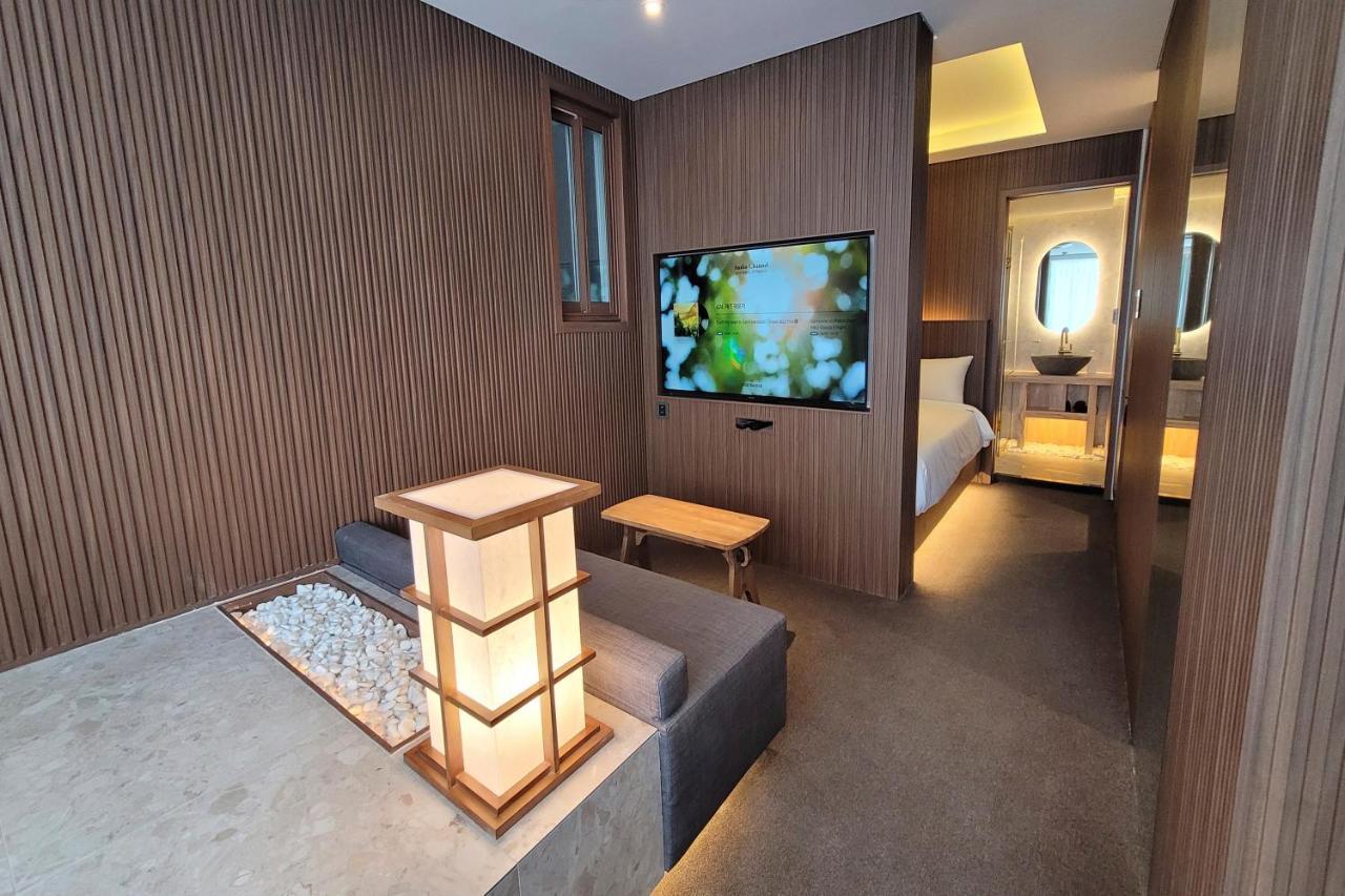Uh Suite The Myeongdong Сеул Экстерьер фото