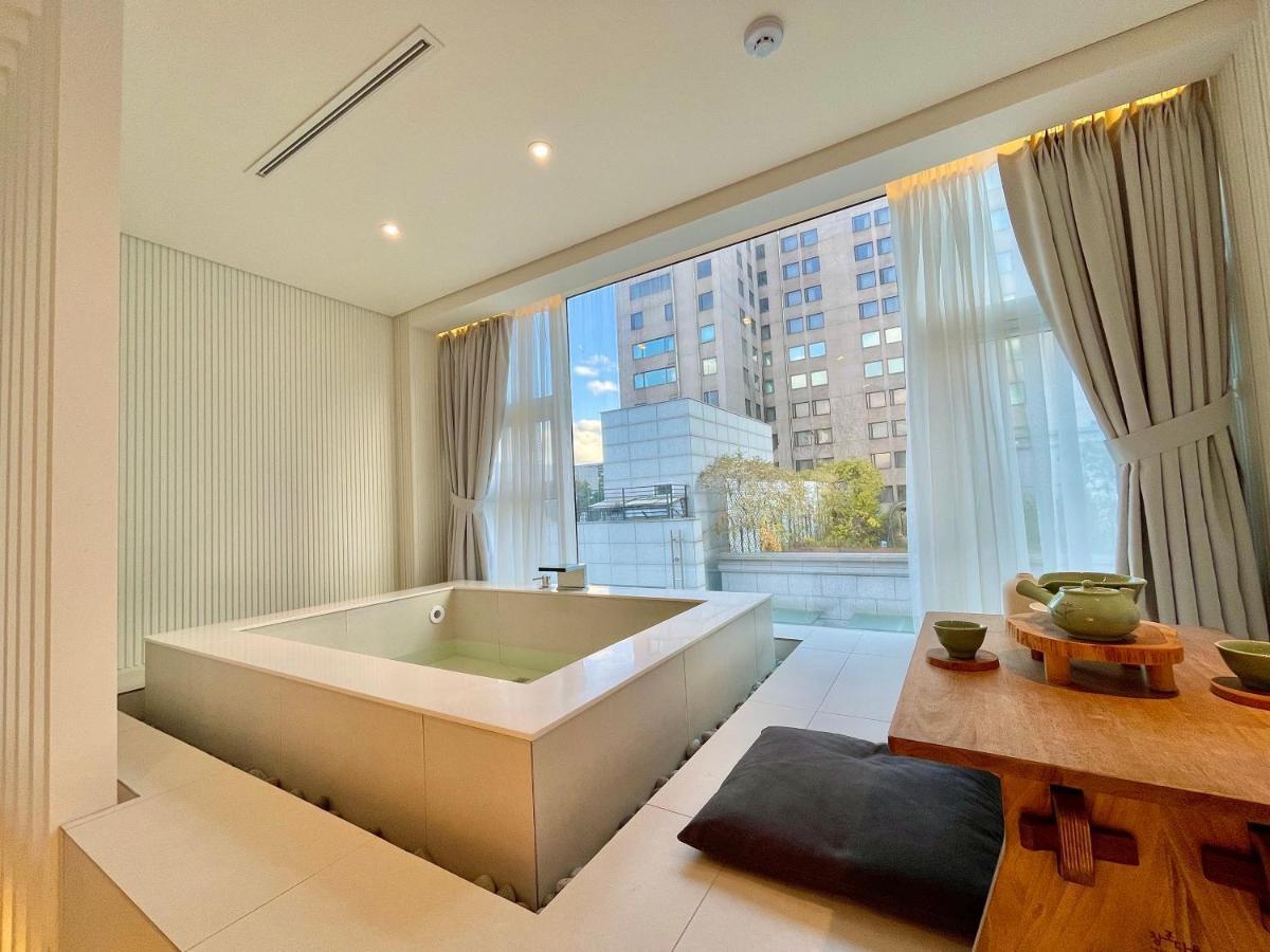 Uh Suite The Myeongdong Сеул Экстерьер фото