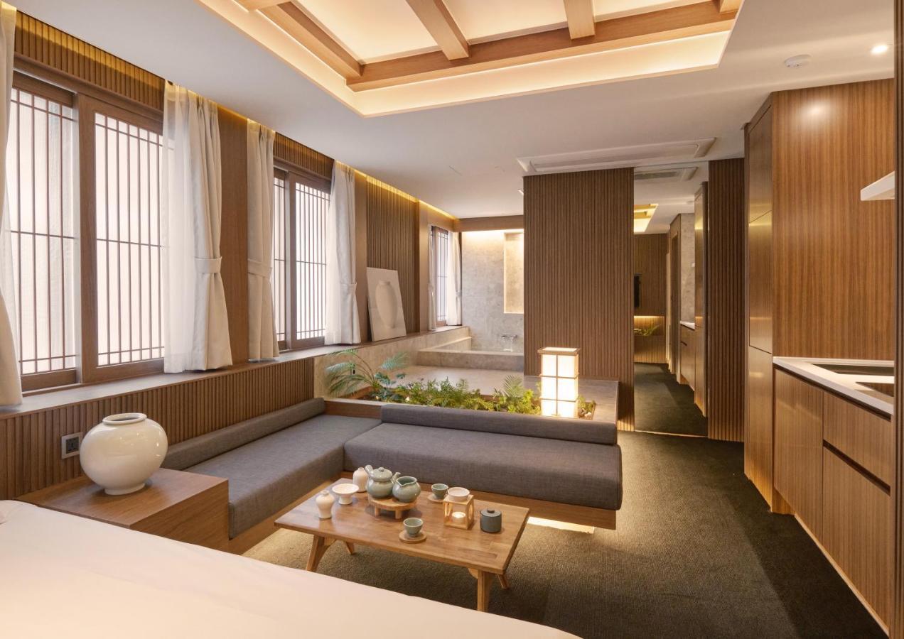 Uh Suite The Myeongdong Сеул Экстерьер фото