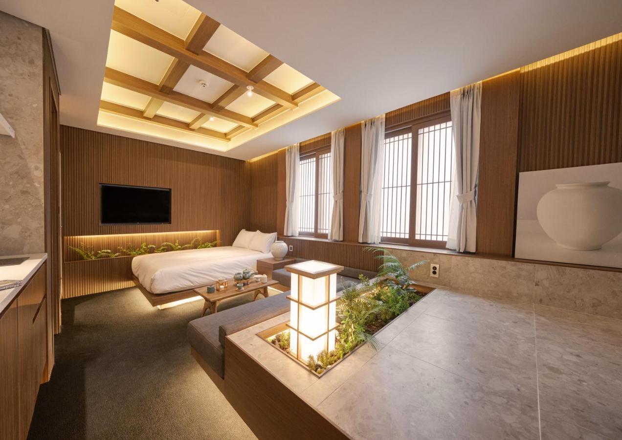 Uh Suite The Myeongdong Сеул Экстерьер фото