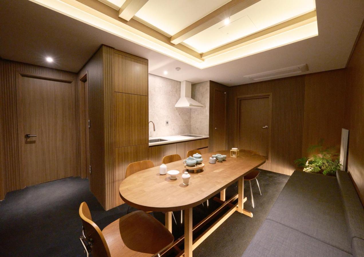 Uh Suite The Myeongdong Сеул Экстерьер фото